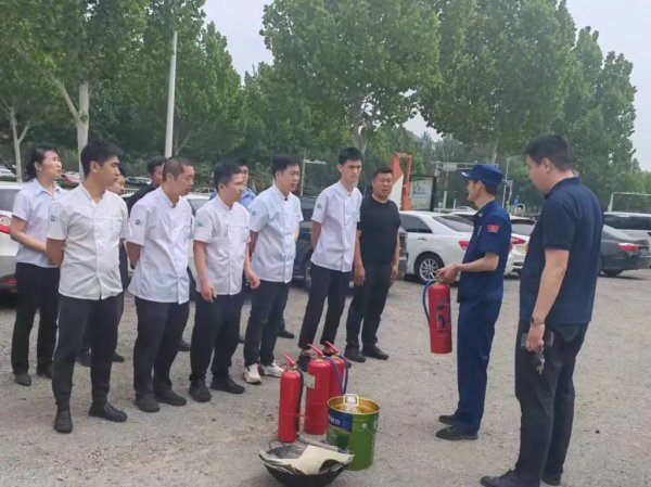 靠谱配 邹平市黄山街道开展餐饮行业消防安全知识培训和应急演练