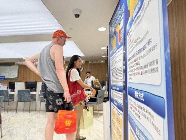 美通美股票配资 上海之夏测评①丨全市买买买都可以来这里退税！上海新开3个全市集中退付点，老外来尝鲜还提了不少金点子